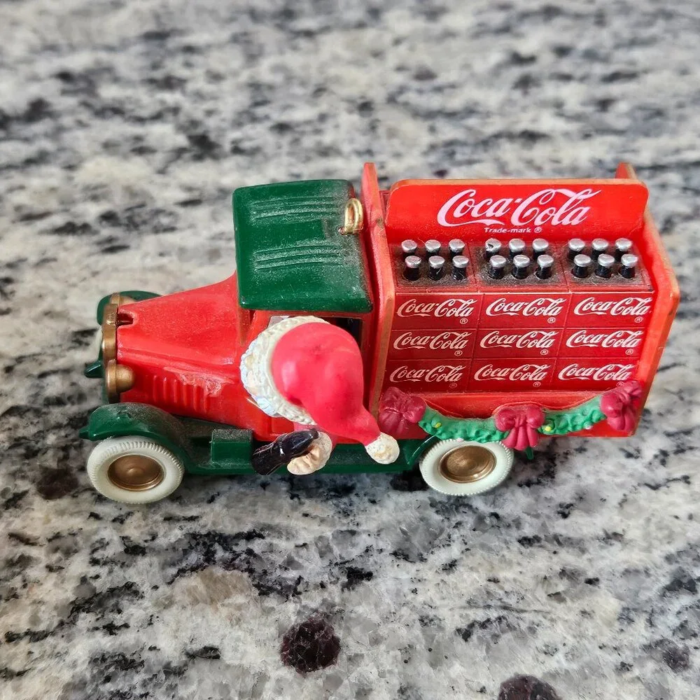 RARE ENESCO COCA COLA COKE BOTTLE SANTA DRIVER TRUCK CHRISMTAS HOLIDAY ORNAMENT